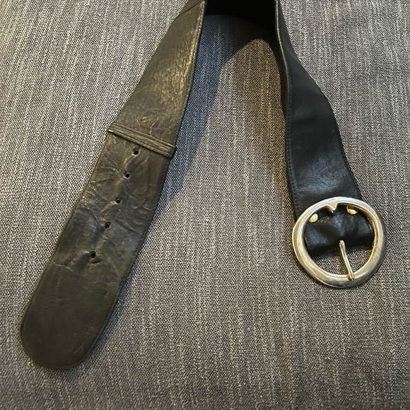 🪩🕺🏻Chic 100% leather round gold buckle belt 💃 - Picture 2 of 7